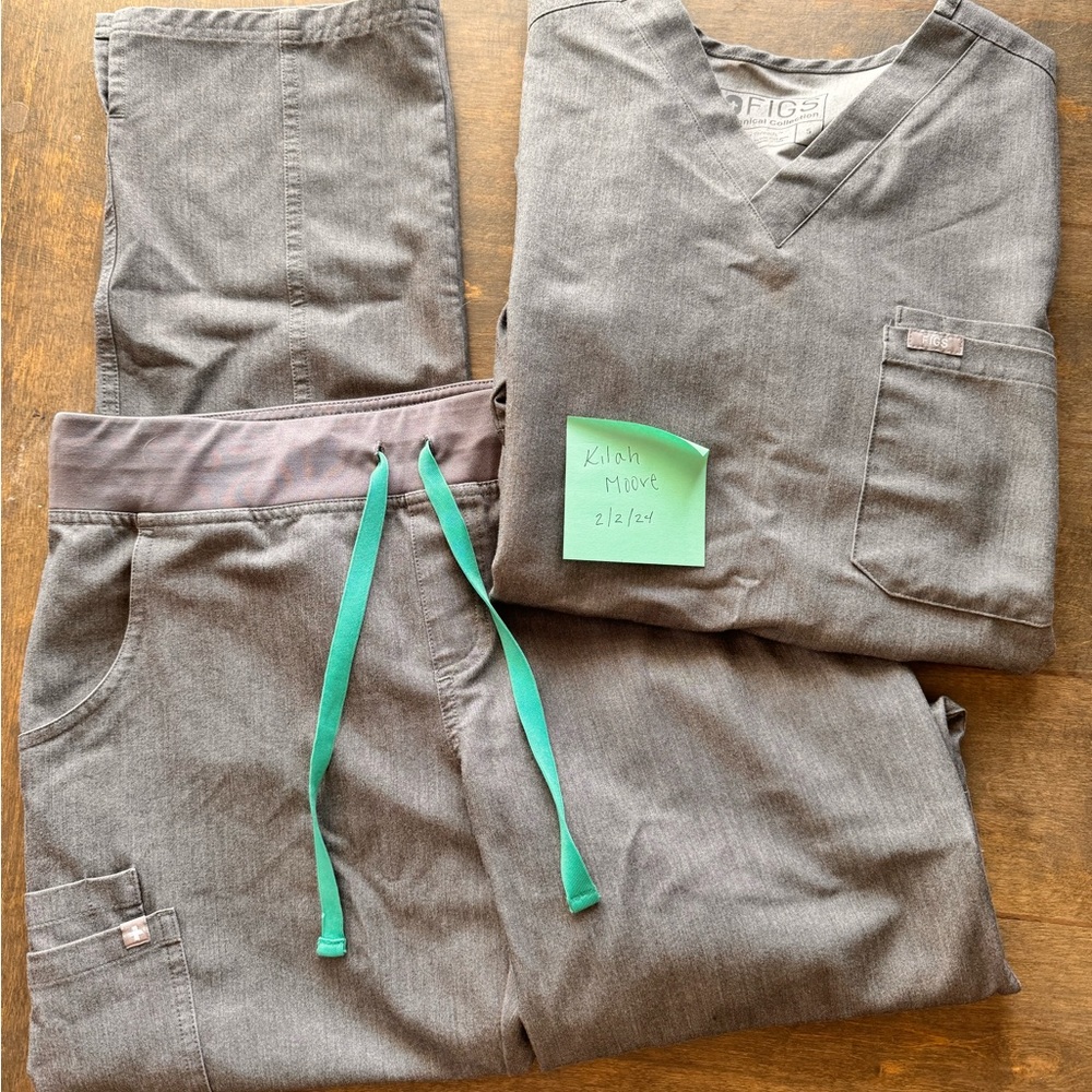 Figs scrub set